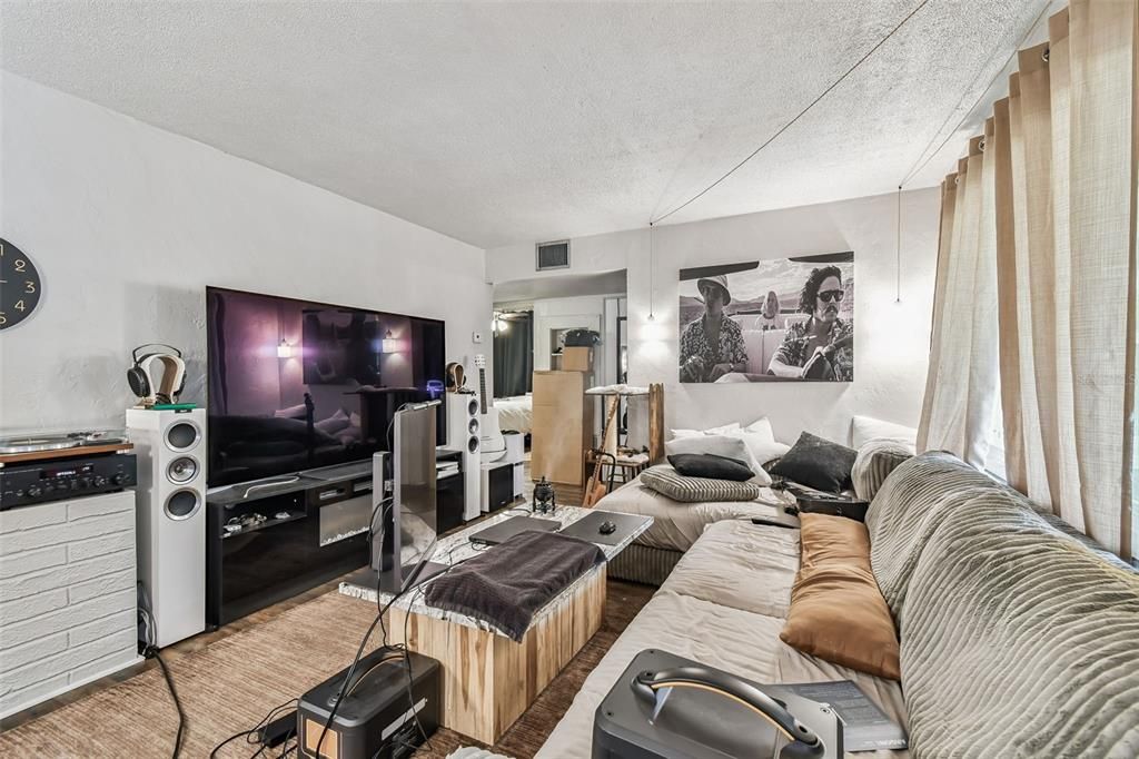 For Sale: $749,000 (5 beds, 0 baths, 2766 Square Feet)