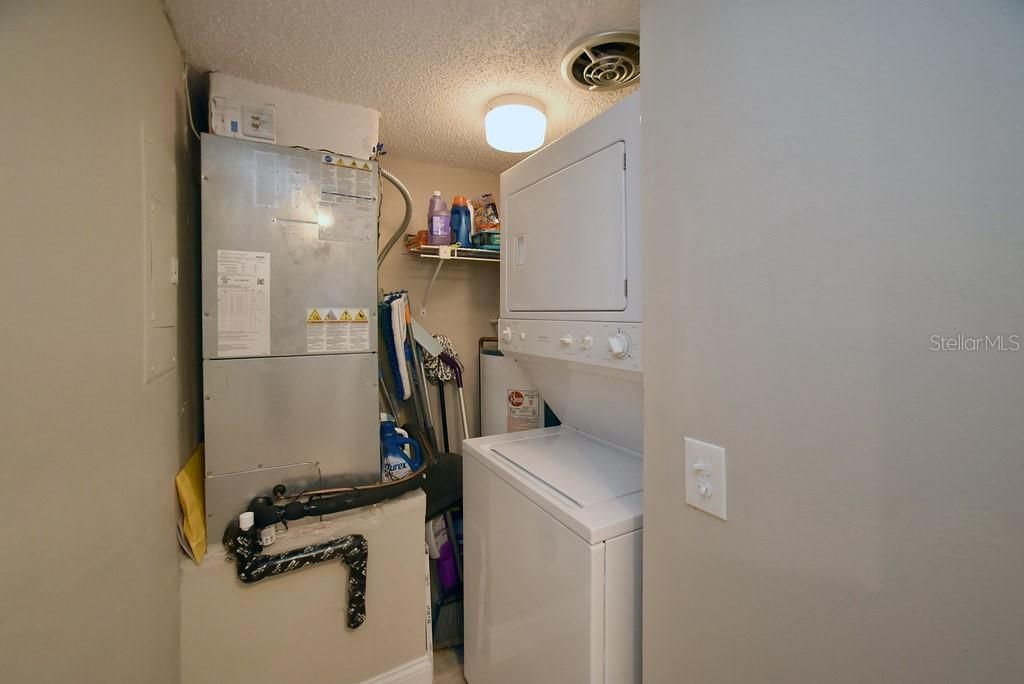 На продажу: $399,999 (2 спален, 2 ванн, 945 Квадратных фут)