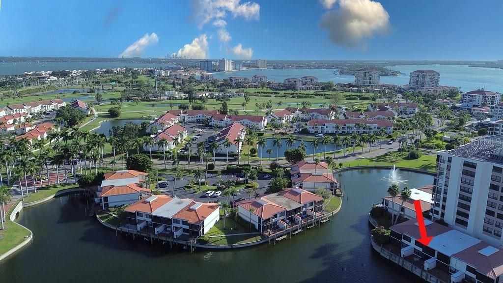 На продажу: $399,999 (2 спален, 2 ванн, 945 Квадратных фут)