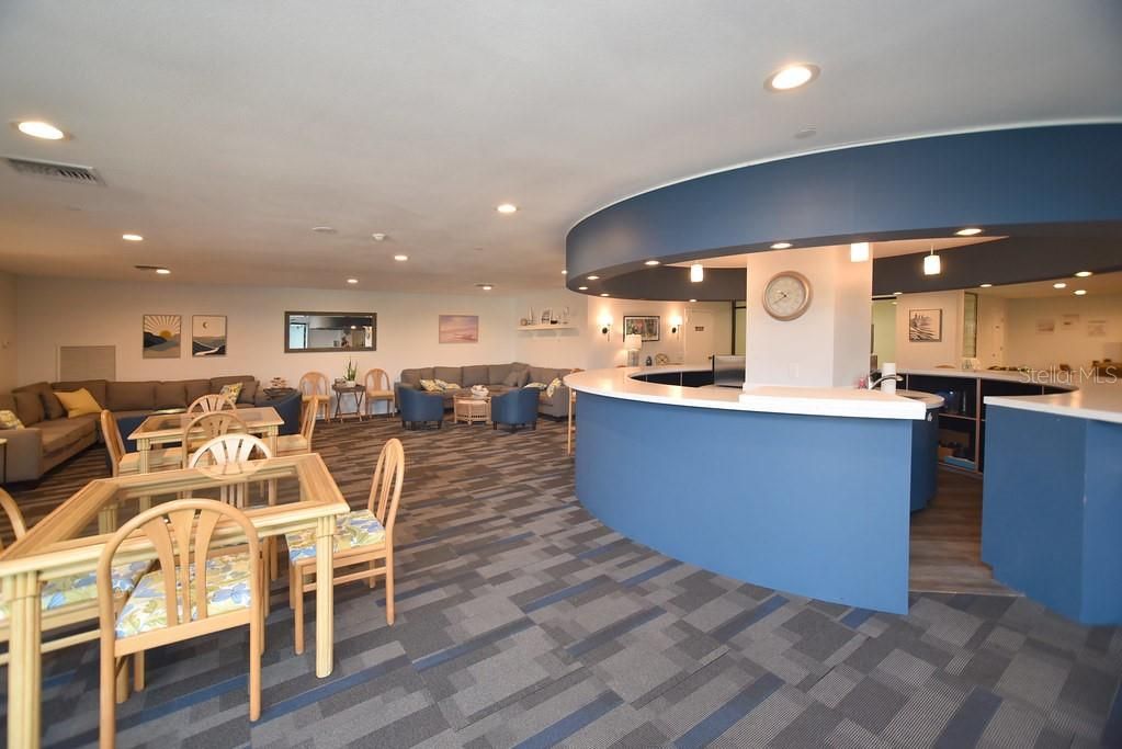 На продажу: $399,999 (2 спален, 2 ванн, 945 Квадратных фут)