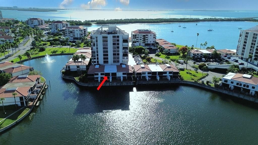 На продажу: $399,999 (2 спален, 2 ванн, 945 Квадратных фут)