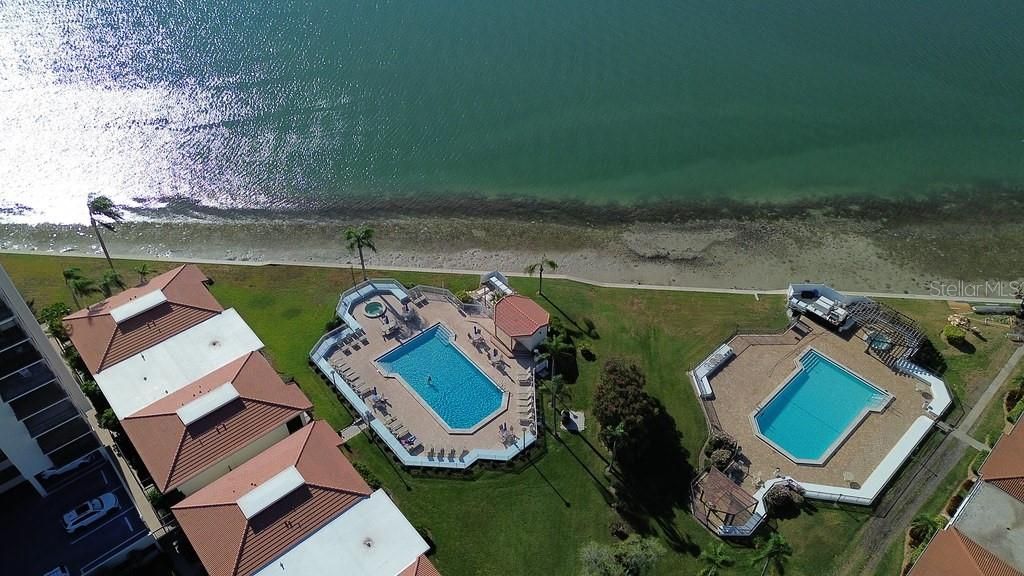 На продажу: $399,999 (2 спален, 2 ванн, 945 Квадратных фут)