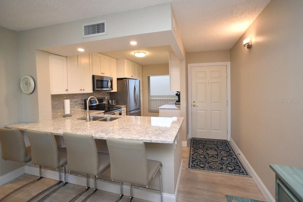 На продажу: $399,999 (2 спален, 2 ванн, 945 Квадратных фут)