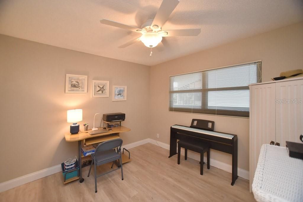 На продажу: $399,999 (2 спален, 2 ванн, 945 Квадратных фут)