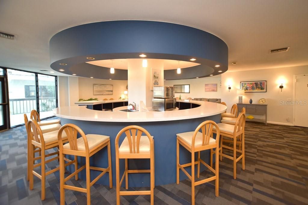 На продажу: $399,999 (2 спален, 2 ванн, 945 Квадратных фут)