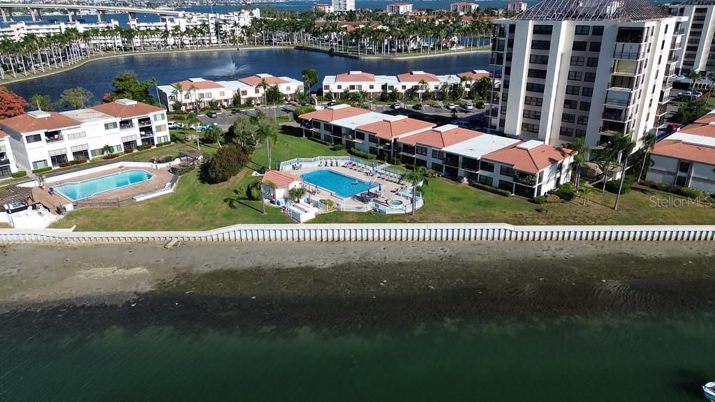 На продажу: $399,999 (2 спален, 2 ванн, 945 Квадратных фут)