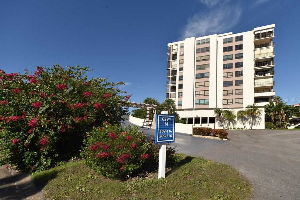 На продажу: $399,999 (2 спален, 2 ванн, 945 Квадратных фут)