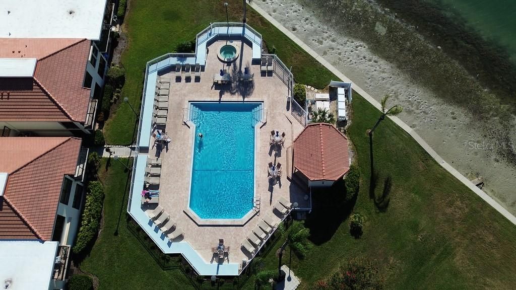 На продажу: $399,999 (2 спален, 2 ванн, 945 Квадратных фут)