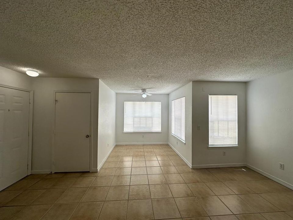 For Rent: $1,350 (1 beds, 1 baths, 762 Square Feet)