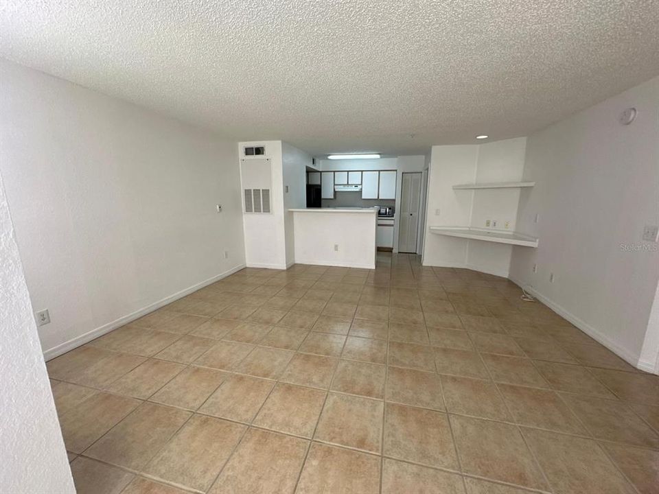 For Rent: $1,350 (1 beds, 1 baths, 762 Square Feet)
