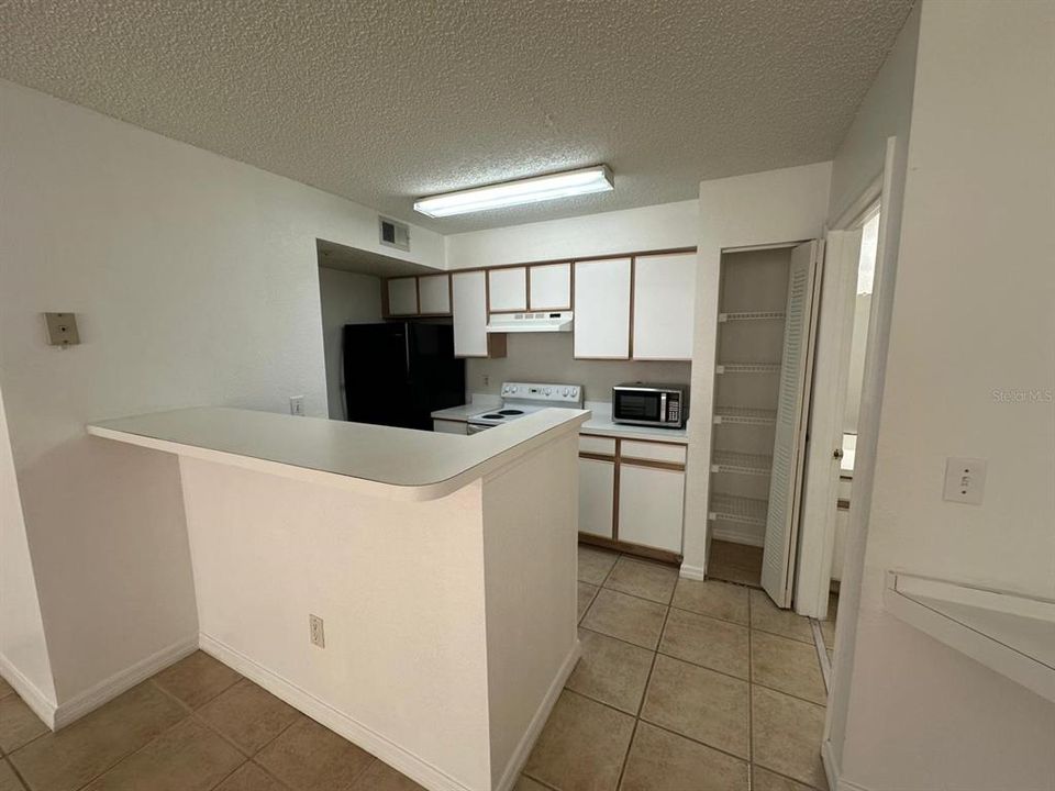 For Rent: $1,350 (1 beds, 1 baths, 762 Square Feet)