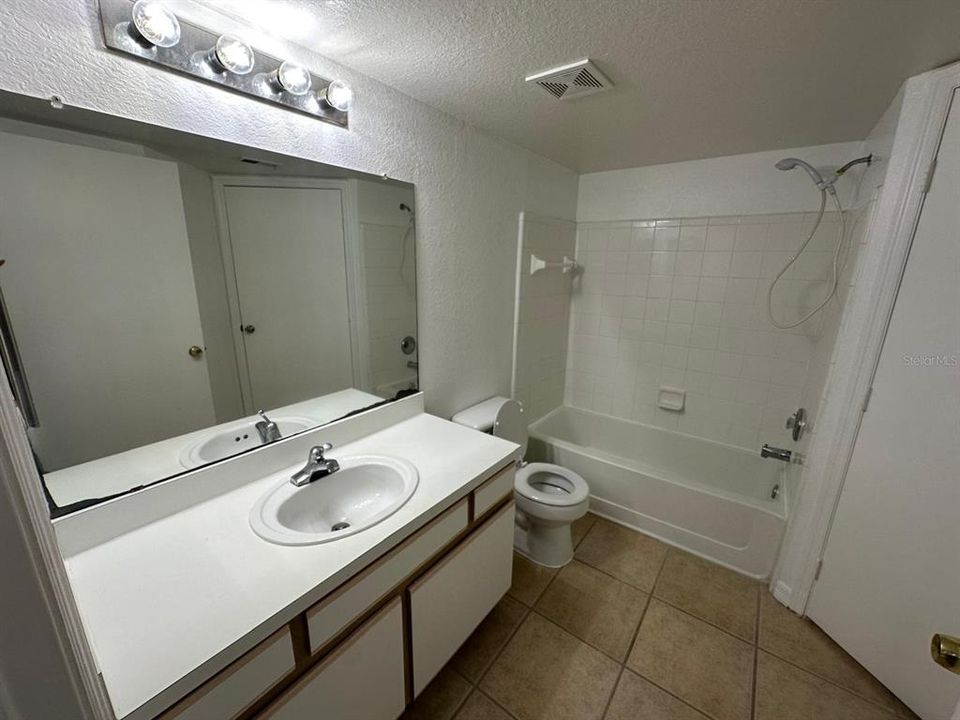 For Rent: $1,350 (1 beds, 1 baths, 762 Square Feet)