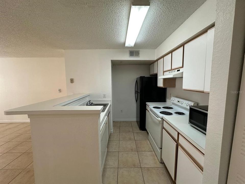 For Rent: $1,350 (1 beds, 1 baths, 762 Square Feet)