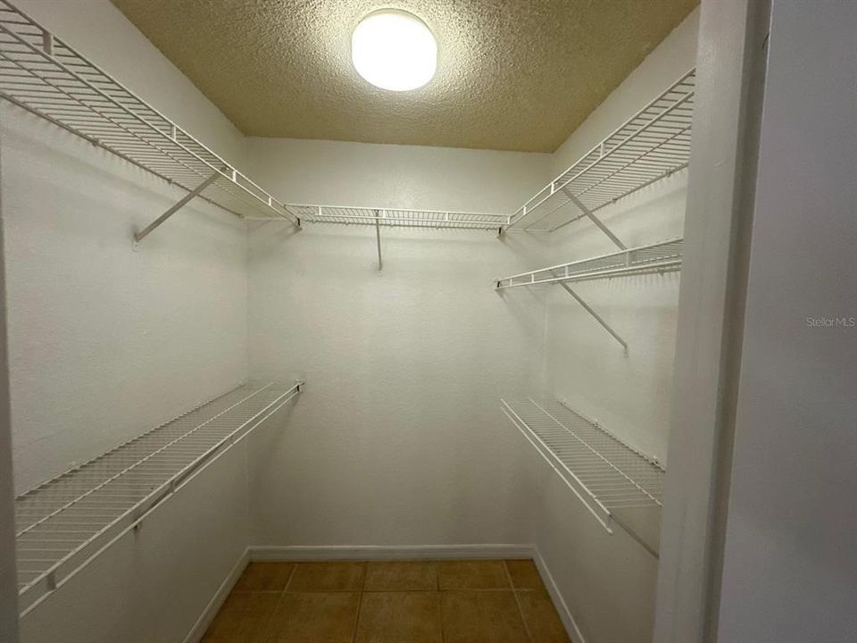 For Rent: $1,350 (1 beds, 1 baths, 762 Square Feet)