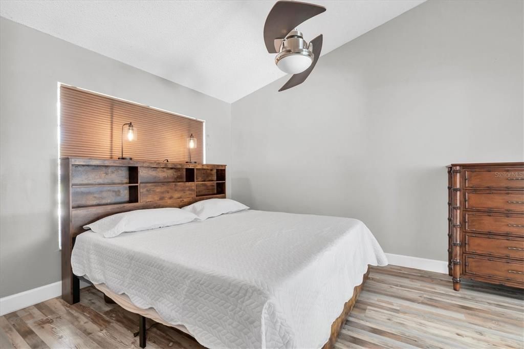 Под контрактом: $485,000 (3 спален, 2 ванн, 1932 Квадратных фут)