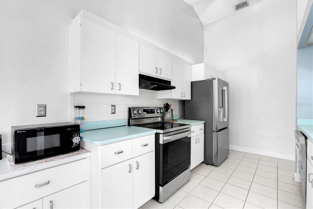 Под контрактом: $485,000 (3 спален, 2 ванн, 1932 Квадратных фут)