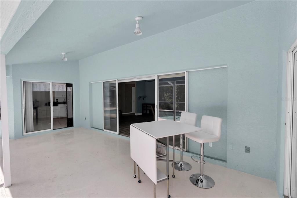 Под контрактом: $485,000 (3 спален, 2 ванн, 1932 Квадратных фут)