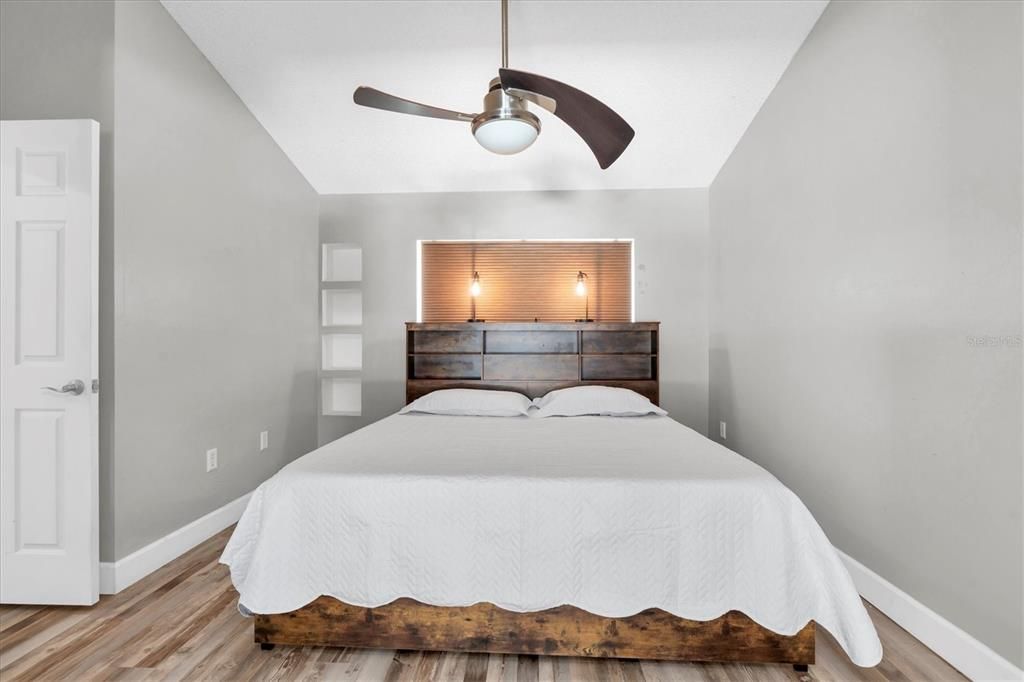 Под контрактом: $485,000 (3 спален, 2 ванн, 1932 Квадратных фут)