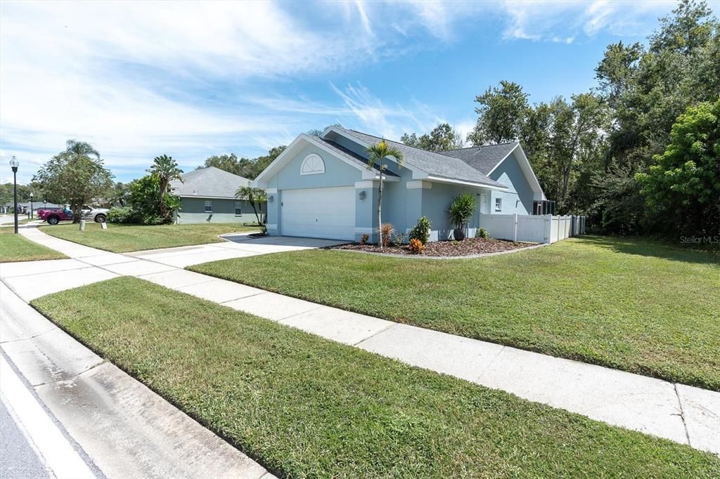 Под контрактом: $485,000 (3 спален, 2 ванн, 1932 Квадратных фут)