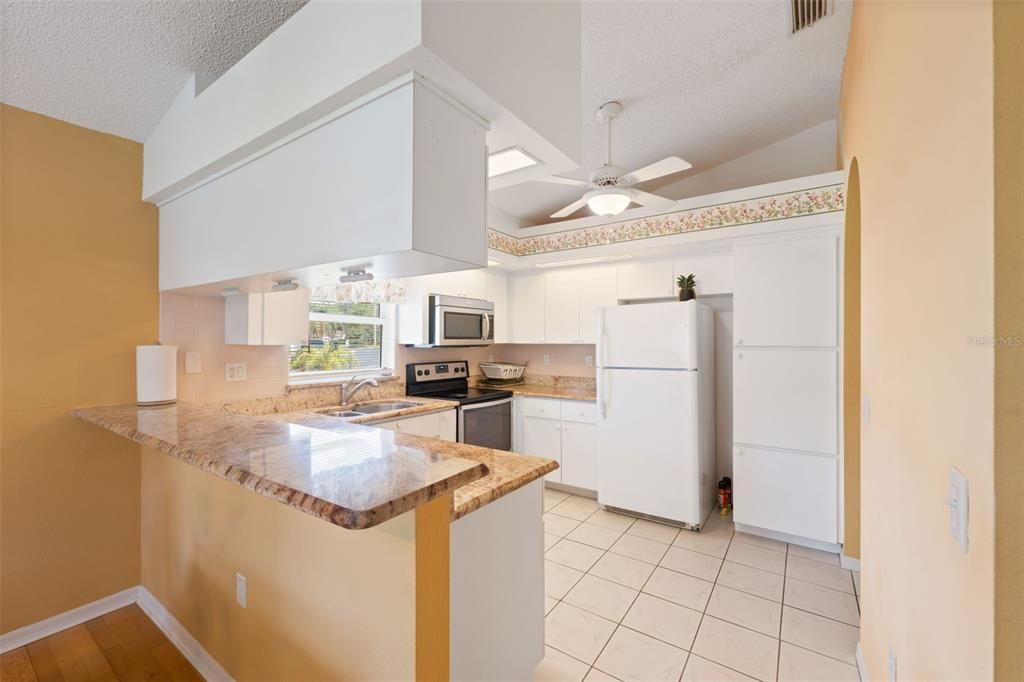 Active With Contract: $270,000 (2 beds, 2 baths, 1264 Square Feet)