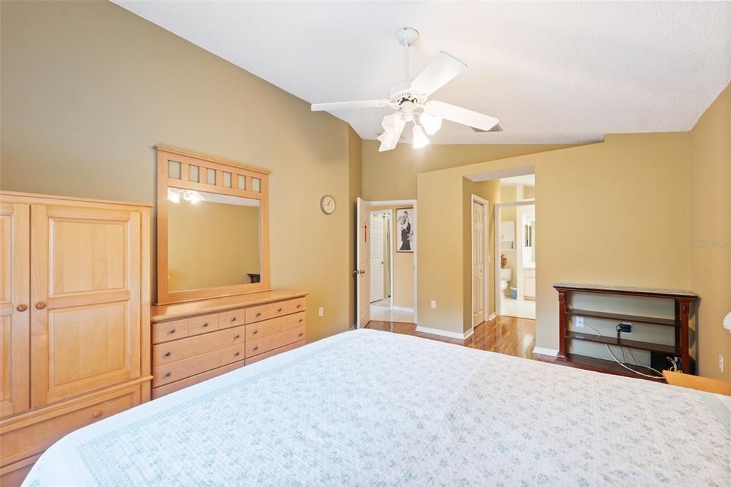 Active With Contract: $270,000 (2 beds, 2 baths, 1264 Square Feet)