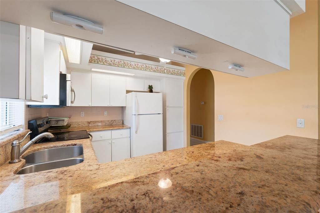 Active With Contract: $270,000 (2 beds, 2 baths, 1264 Square Feet)