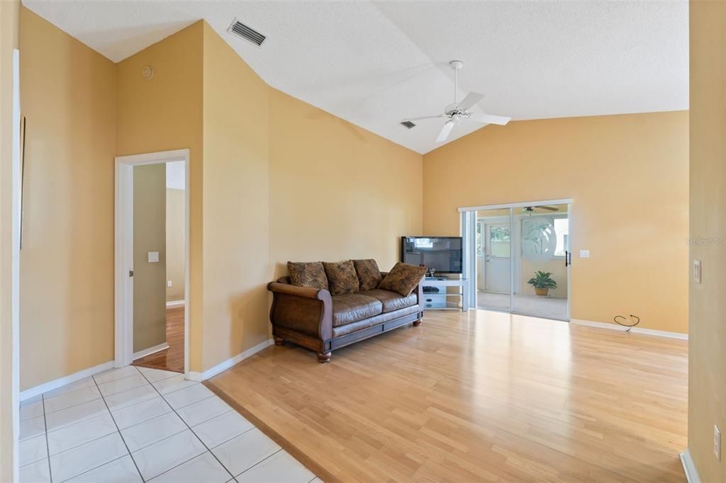 Active With Contract: $270,000 (2 beds, 2 baths, 1264 Square Feet)