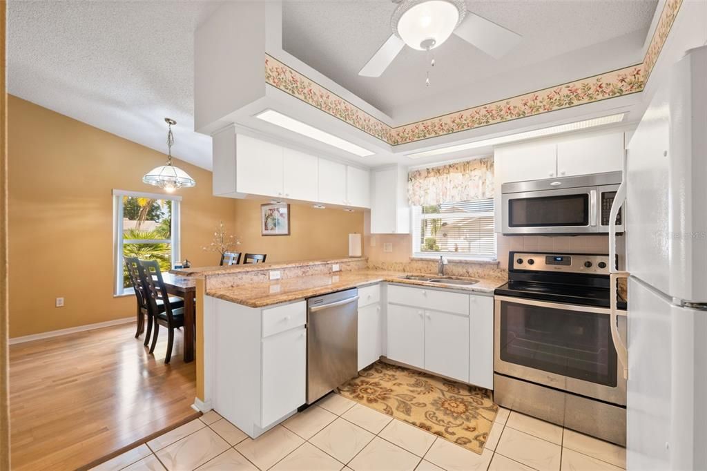 Active With Contract: $270,000 (2 beds, 2 baths, 1264 Square Feet)