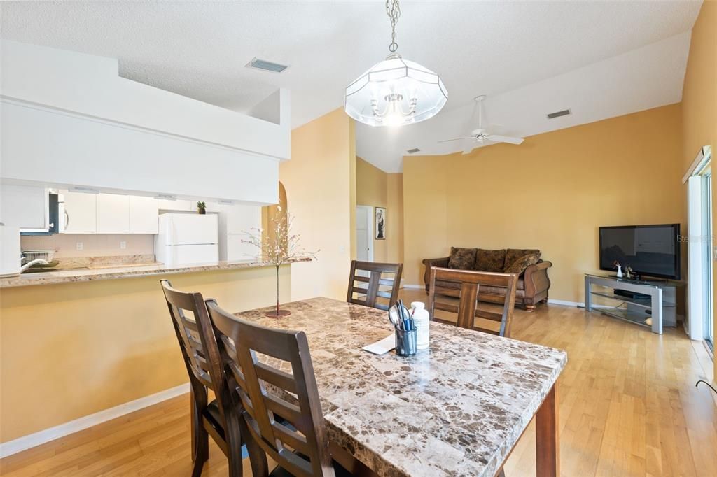 Active With Contract: $270,000 (2 beds, 2 baths, 1264 Square Feet)