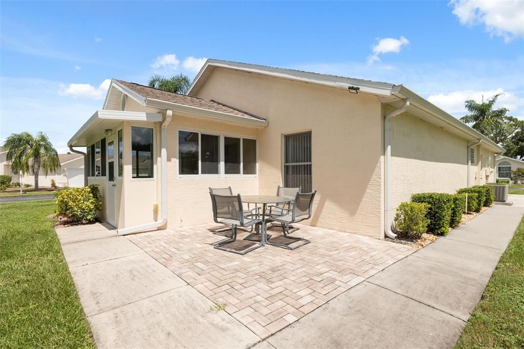 Active With Contract: $270,000 (2 beds, 2 baths, 1264 Square Feet)