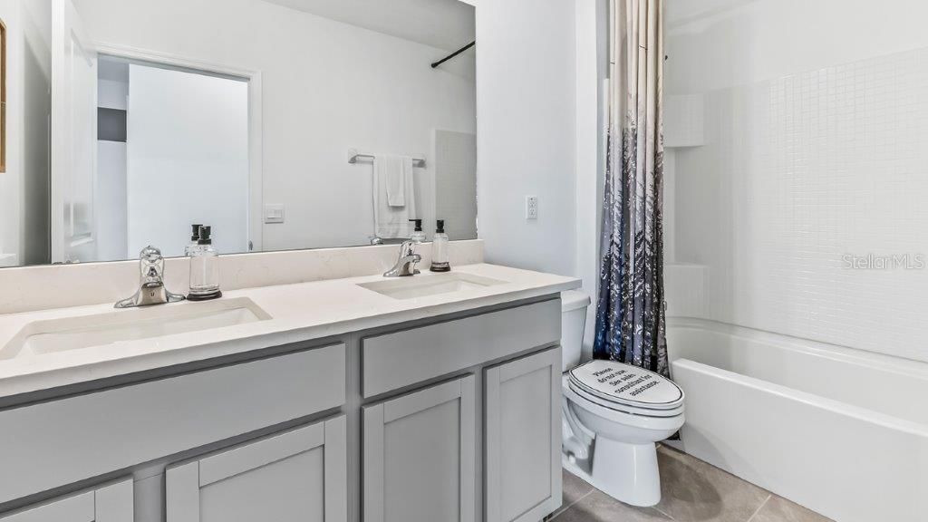 Activo con contrato: $399,990 (4 camas, 2 baños, 2305 Pies cuadrados)