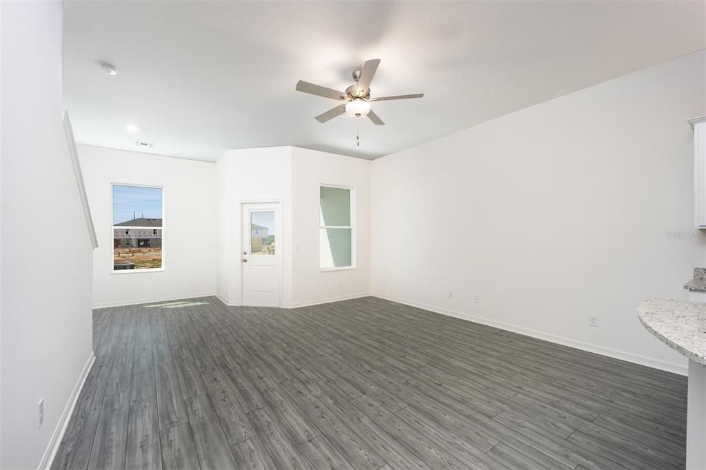 待售: $227,900 (2 贝兹, 2 浴室, 1574 平方英尺)