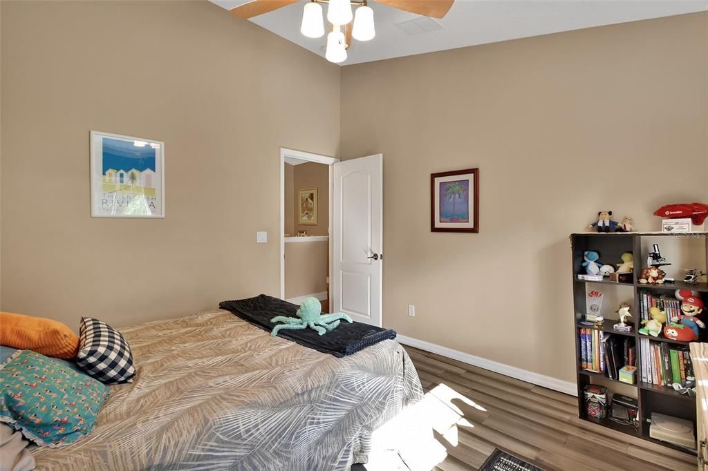 En Venta: $879,900 (5 camas, 3 baños, 3154 Pies cuadrados)