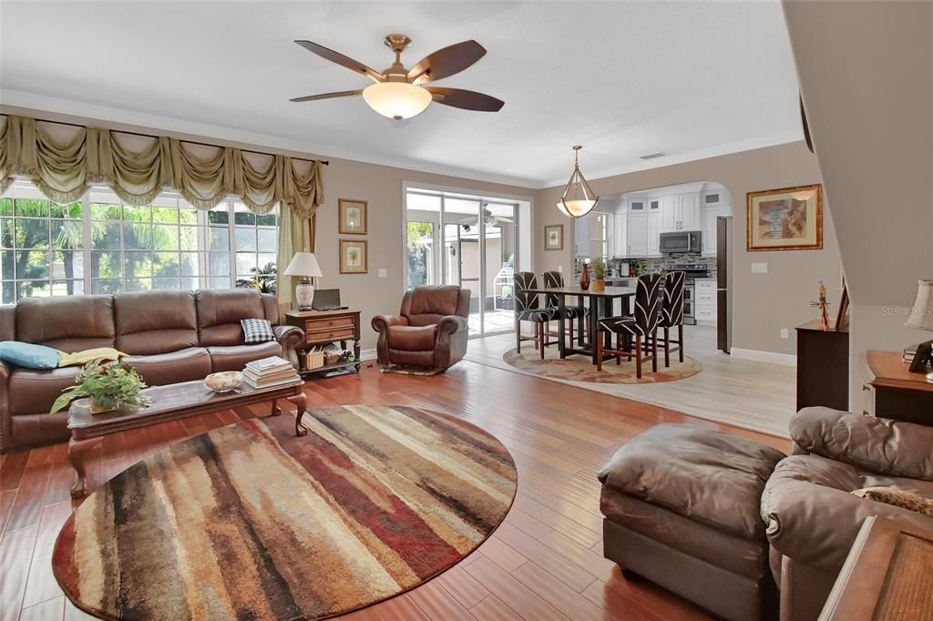 En Venta: $879,900 (5 camas, 3 baños, 3154 Pies cuadrados)