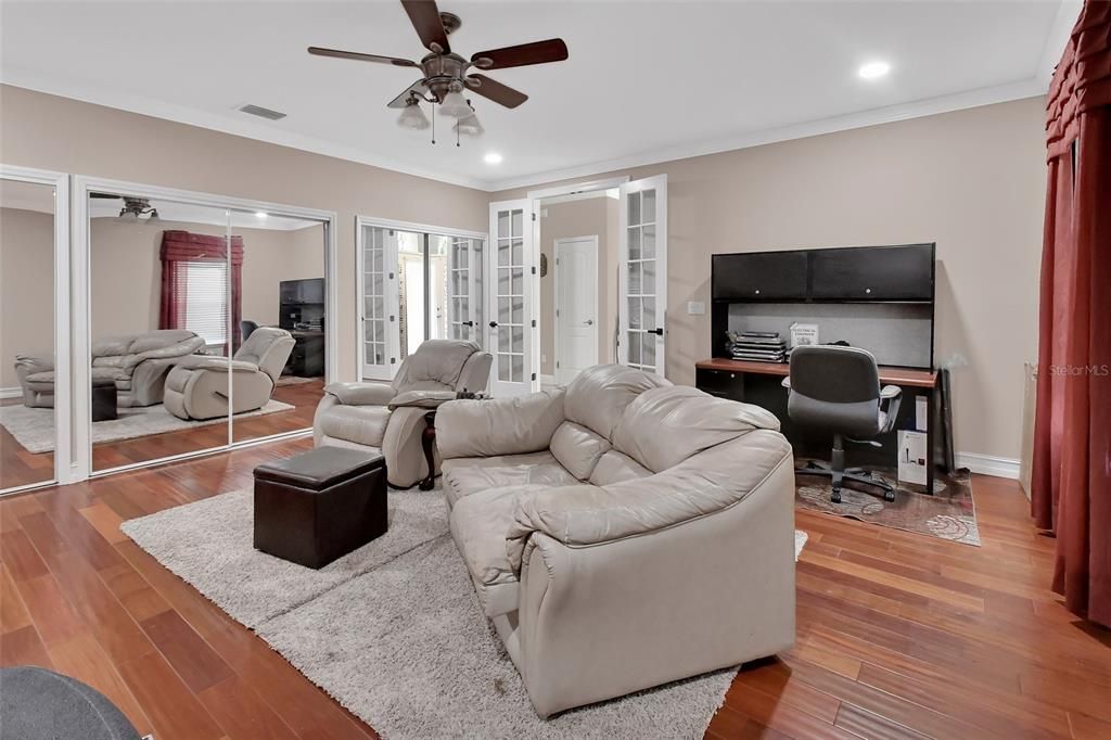 En Venta: $879,900 (5 camas, 3 baños, 3154 Pies cuadrados)