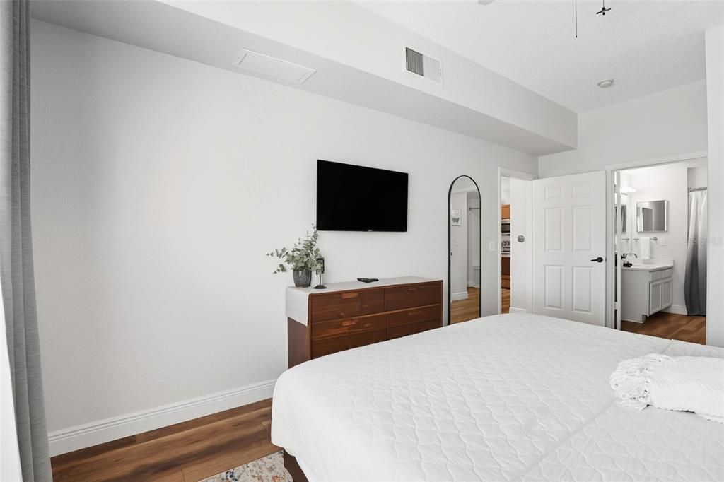 For Sale: $297,000 (4 beds, 3 baths, 1470 Square Feet)