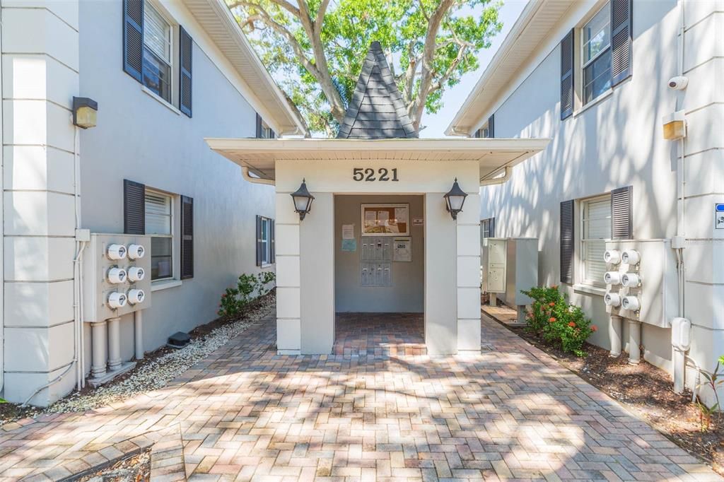 Под контрактом: $1,295 (1 спален, 1 ванн, 644 Квадратных фут)