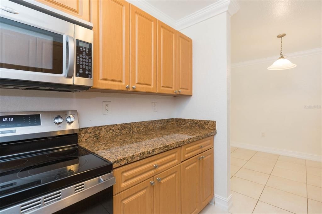 Под контрактом: $1,295 (1 спален, 1 ванн, 644 Квадратных фут)