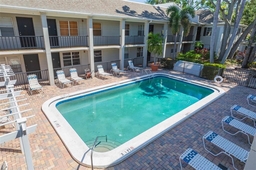 Под контрактом: $1,295 (1 спален, 1 ванн, 644 Квадратных фут)