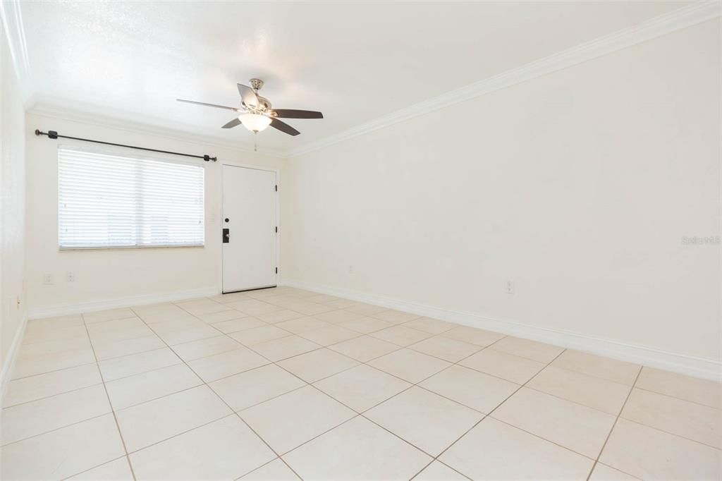 Под контрактом: $1,295 (1 спален, 1 ванн, 644 Квадратных фут)