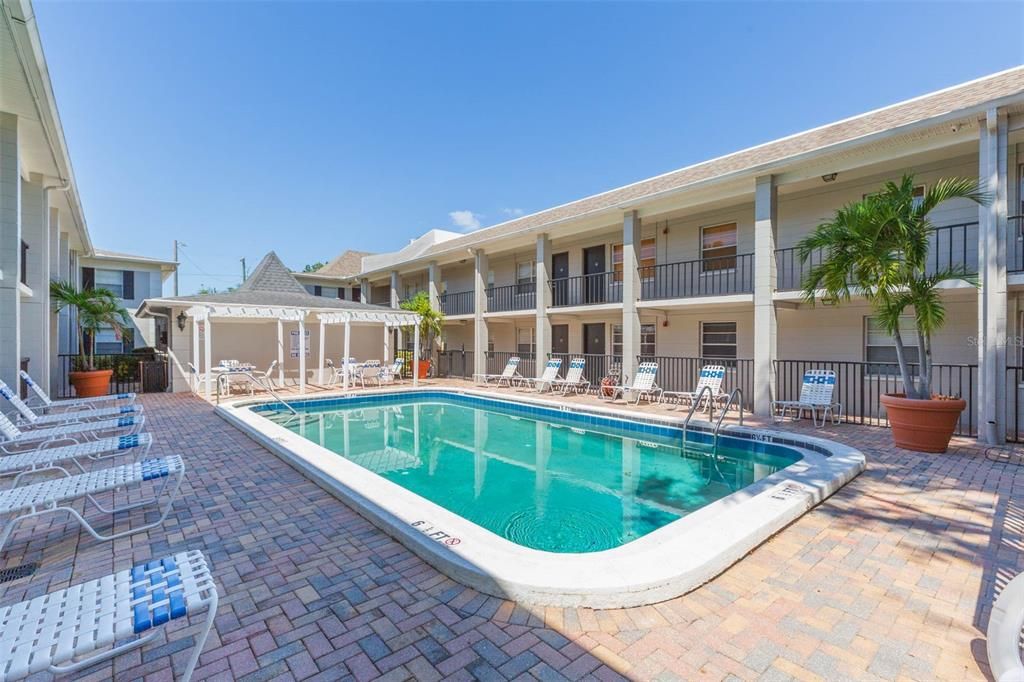 Под контрактом: $1,295 (1 спален, 1 ванн, 644 Квадратных фут)