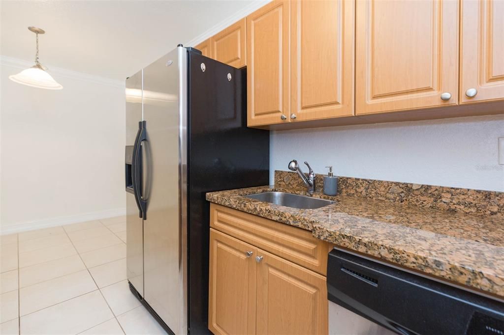 Под контрактом: $1,295 (1 спален, 1 ванн, 644 Квадратных фут)