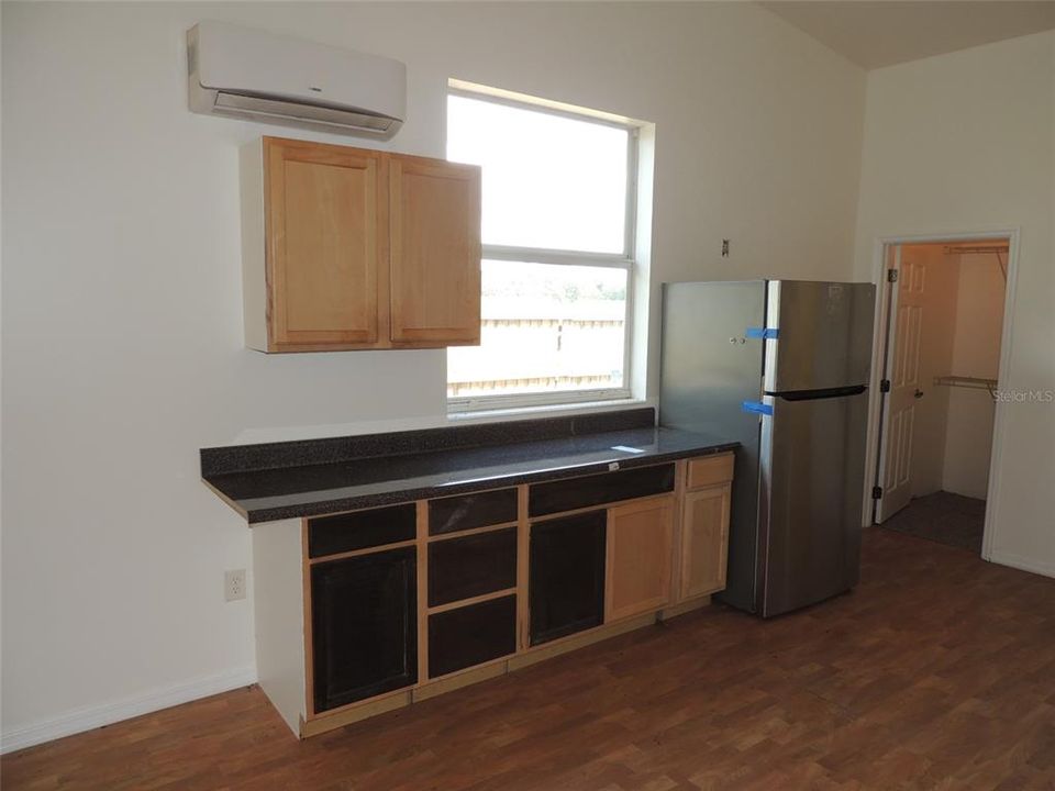 For Sale: $345,000 (1 beds, 1 baths, 480 Square Feet)