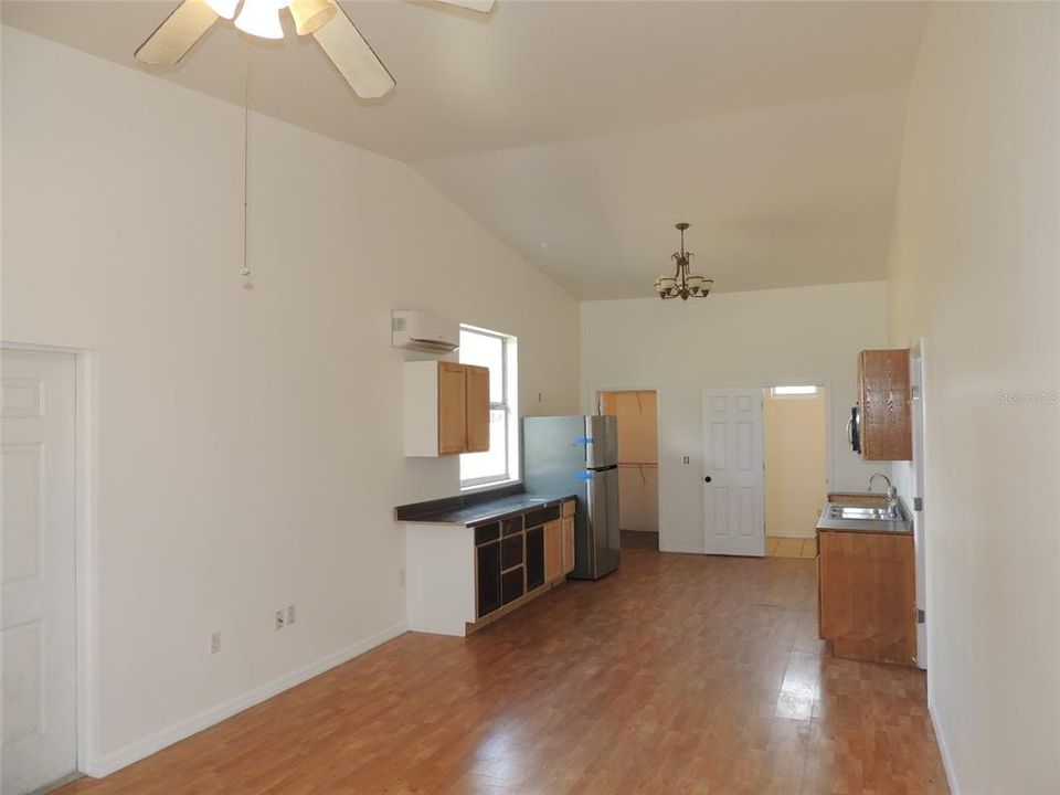 For Sale: $345,000 (1 beds, 1 baths, 480 Square Feet)
