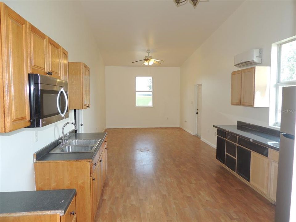 For Sale: $345,000 (1 beds, 1 baths, 480 Square Feet)