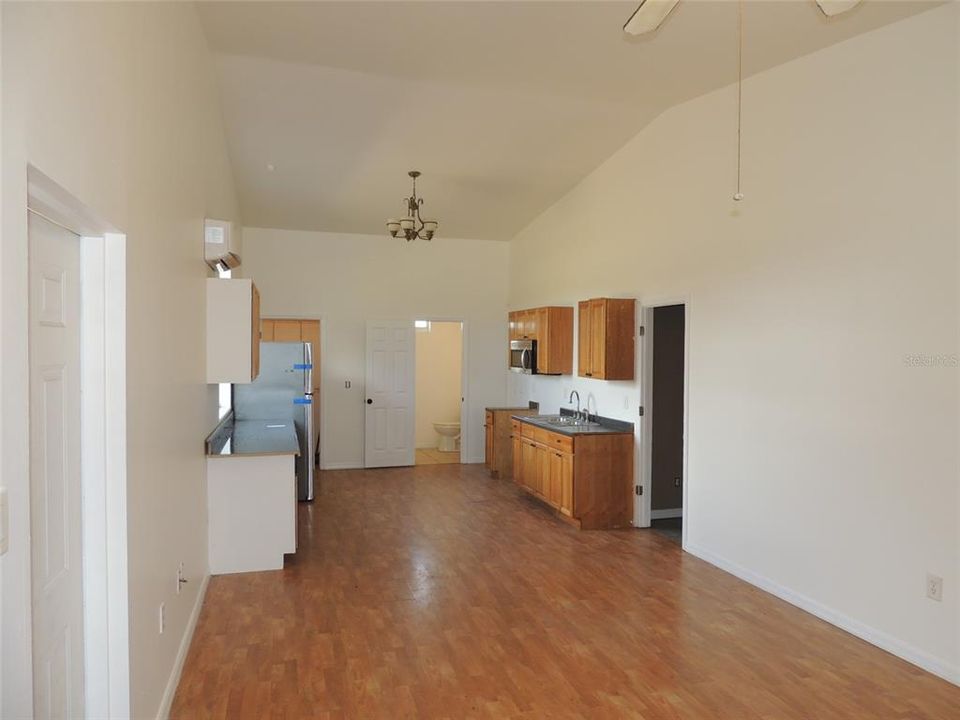 For Sale: $345,000 (1 beds, 1 baths, 480 Square Feet)