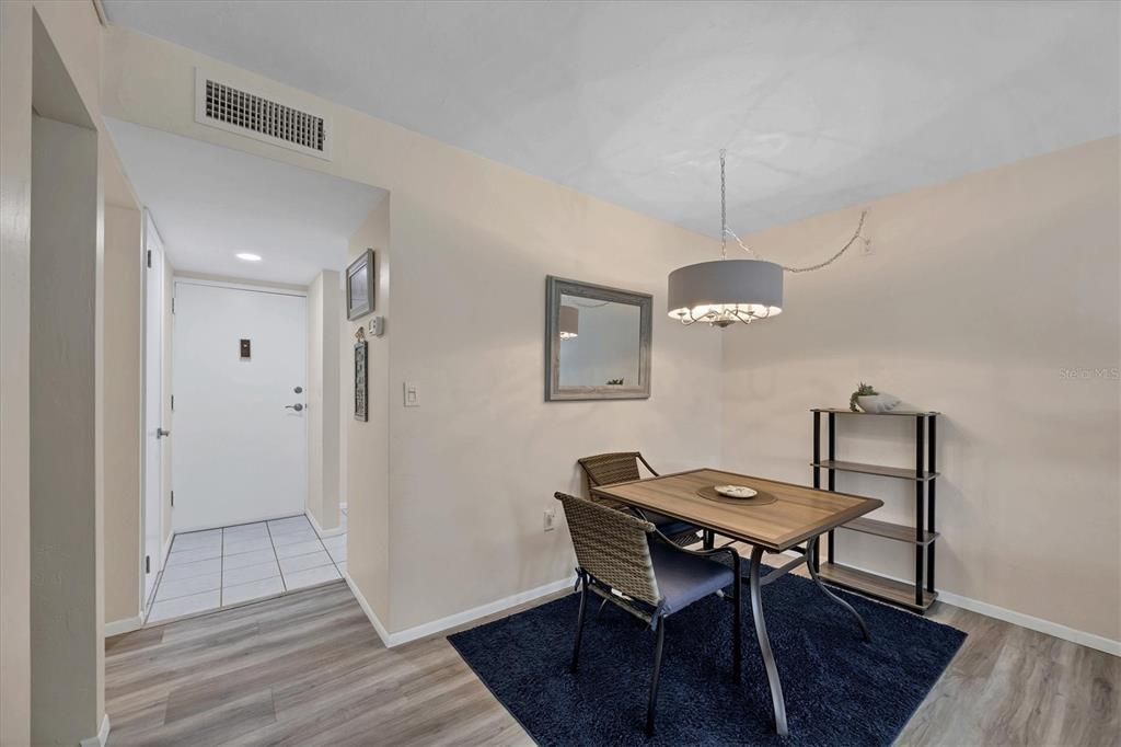 待售: $149,000 (1 贝兹, 1 浴室, 633 平方英尺)