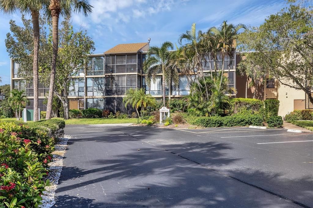 待售: $149,000 (1 贝兹, 1 浴室, 633 平方英尺)