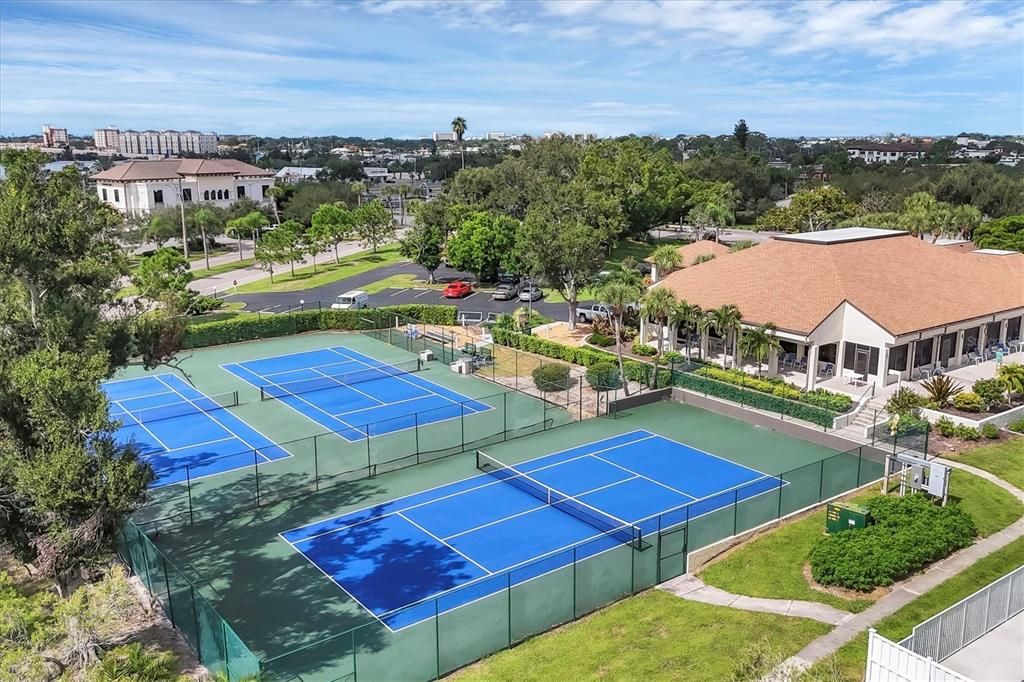 待售: $149,000 (1 贝兹, 1 浴室, 633 平方英尺)