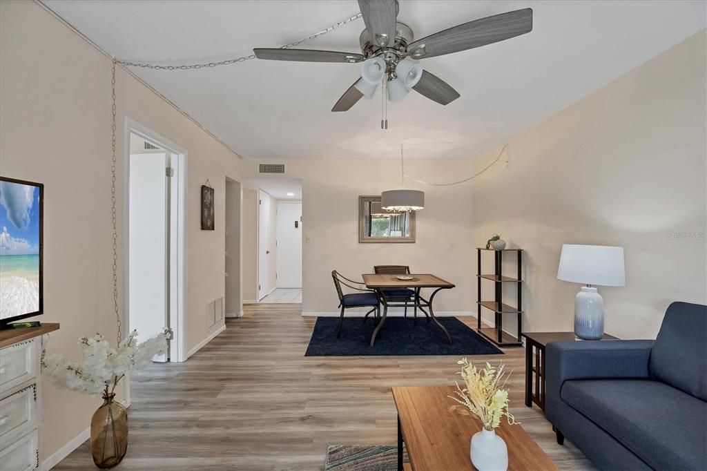 待售: $149,000 (1 贝兹, 1 浴室, 633 平方英尺)